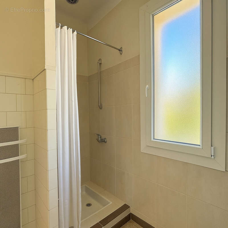 Maison à SAINT-MITRE-LES-REMPARTS