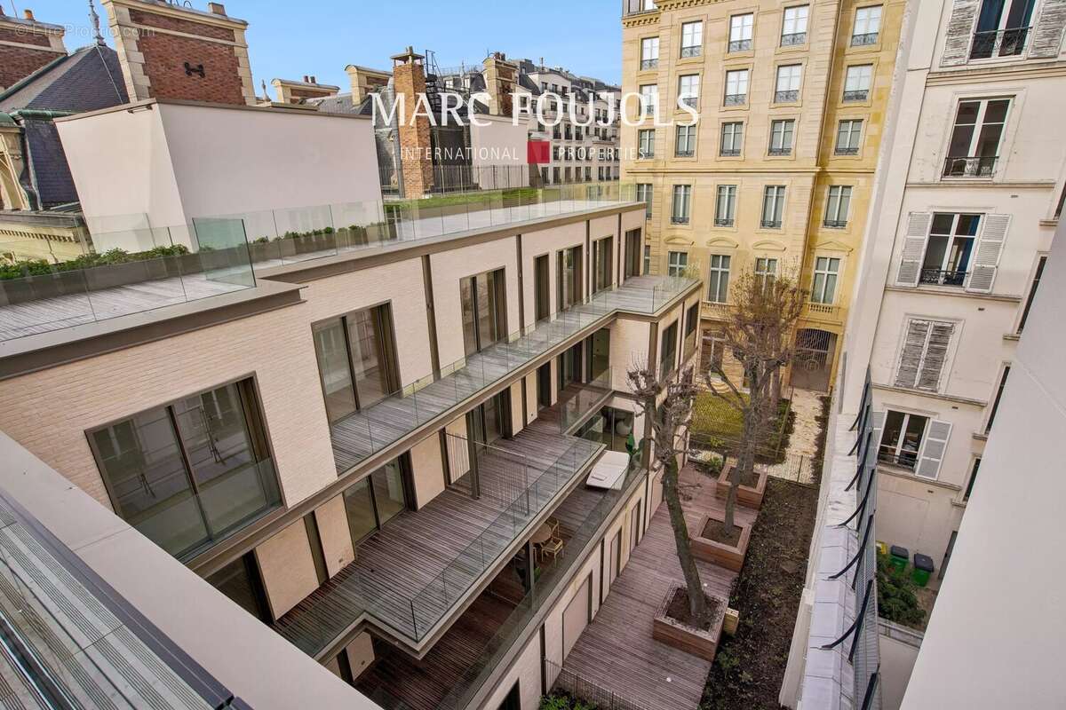 Appartement à PARIS-8E