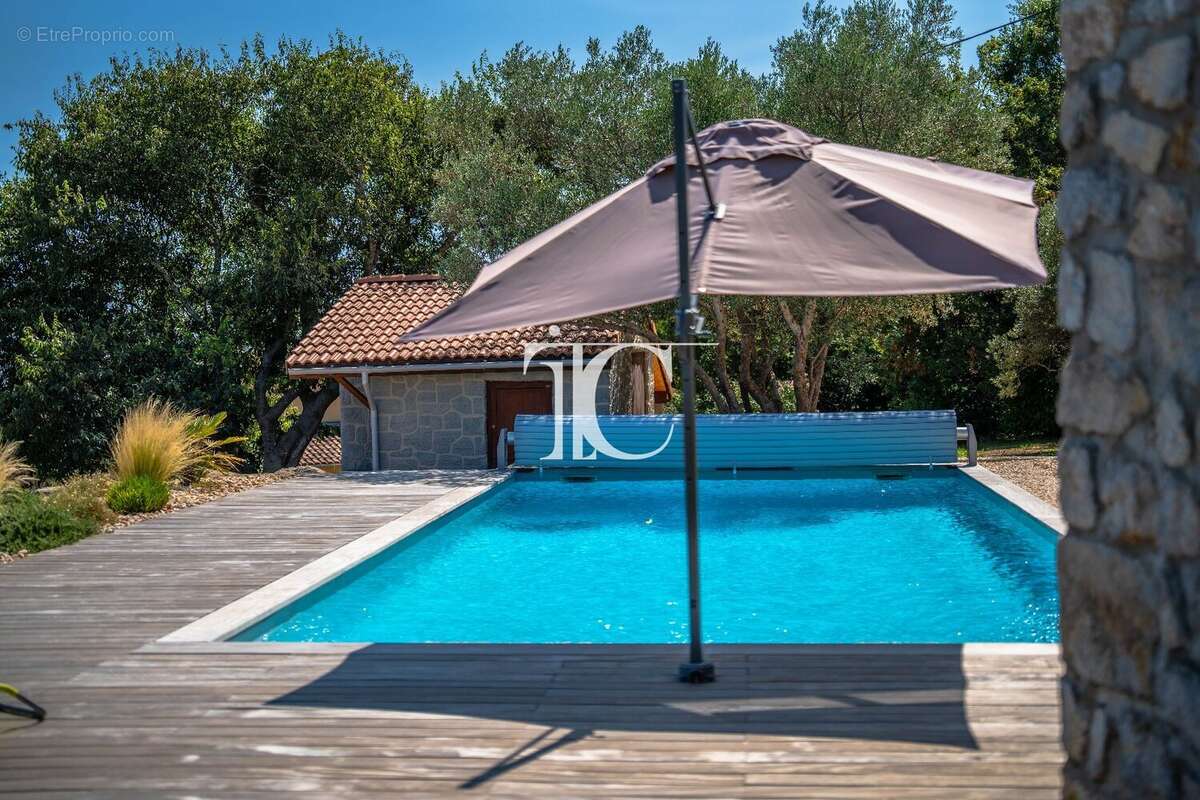 Mas du xviiieme 166m² habitables 4272m² de terrain piscine 11x5 - photo 40
