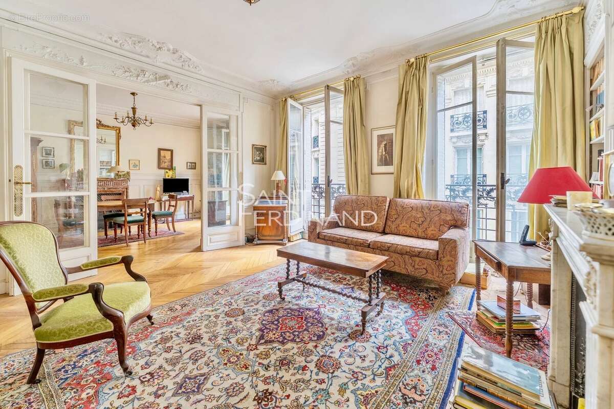 Appartement à NEUILLY-SUR-SEINE