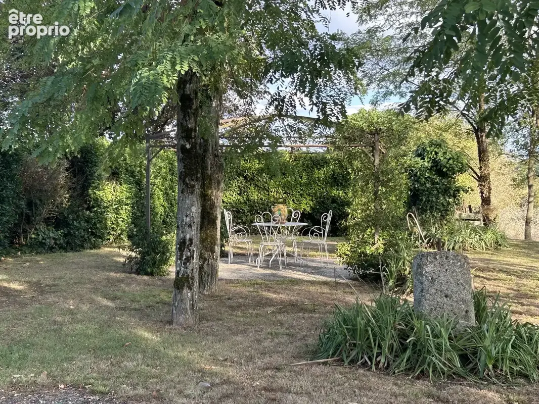 Maison pierre de 220 m2 avec terrain clos - photo 6