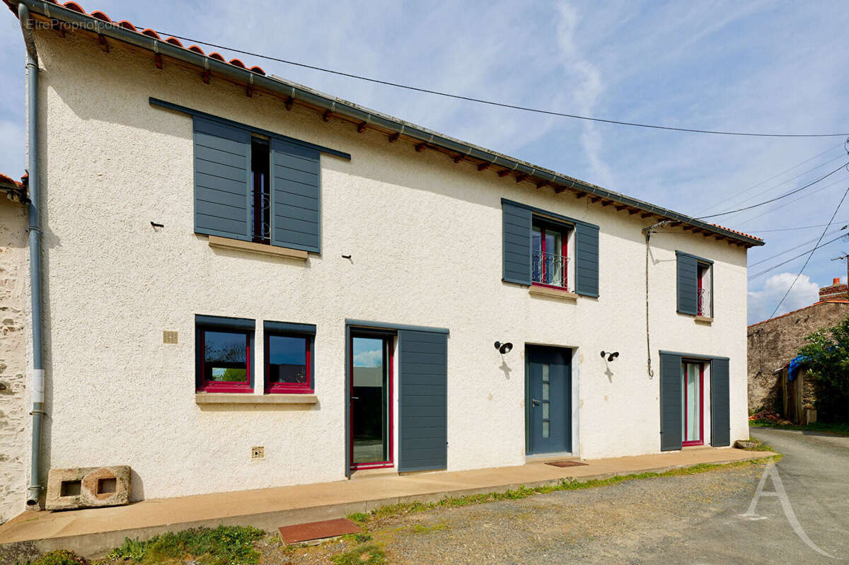 Maison à ROCHESERVIERE