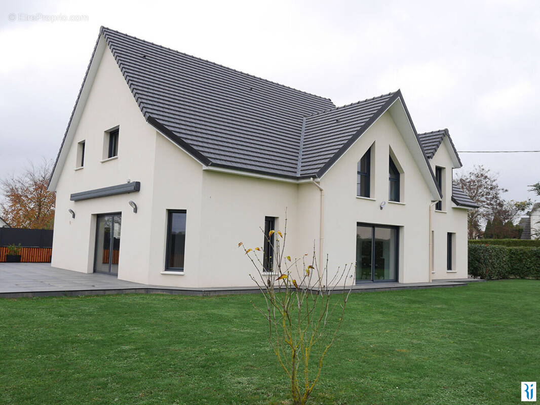 Maison à SAINT-PIERRE-DE-VARENGEVILLE