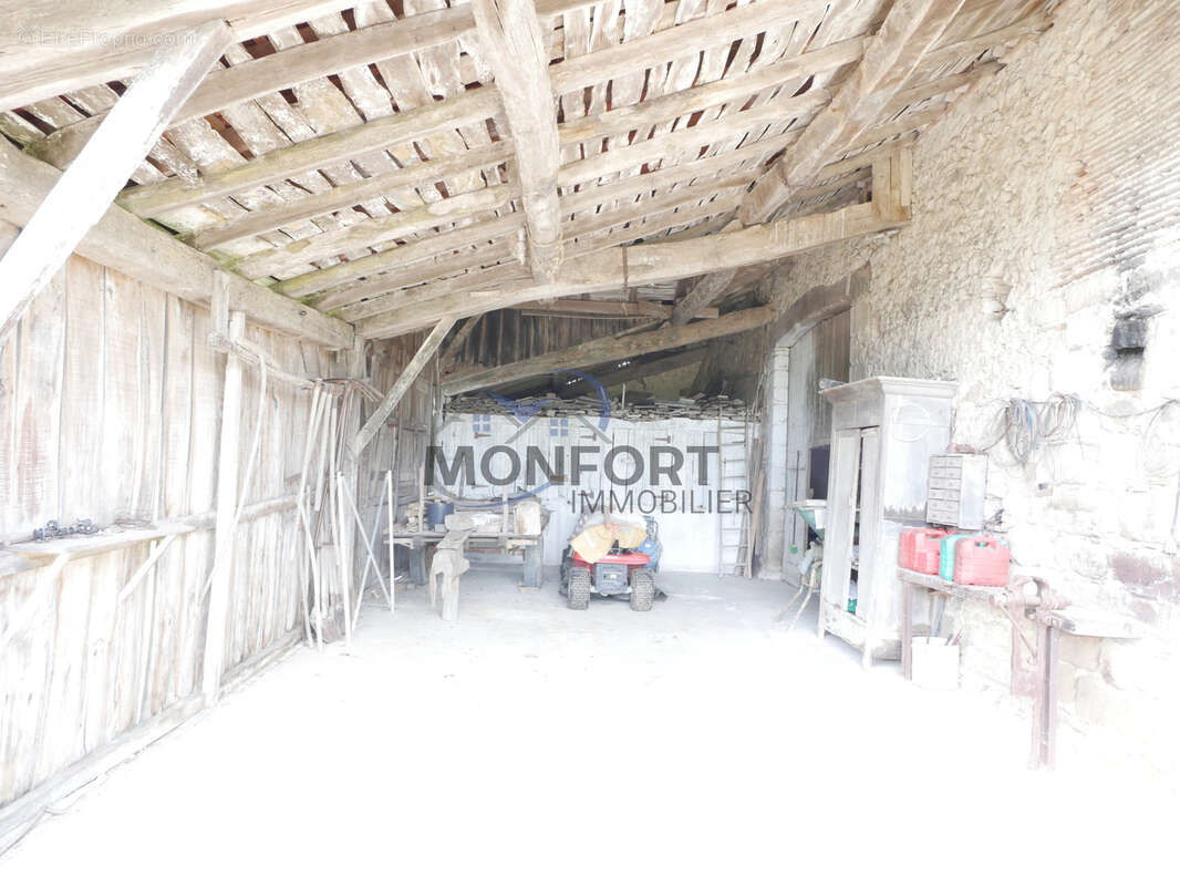 Ferme en pierre à rénover   dépendances, 1,5 ha de terrain et vue panoramique   idéal gîtes ou chambres d’hôte - photo 10