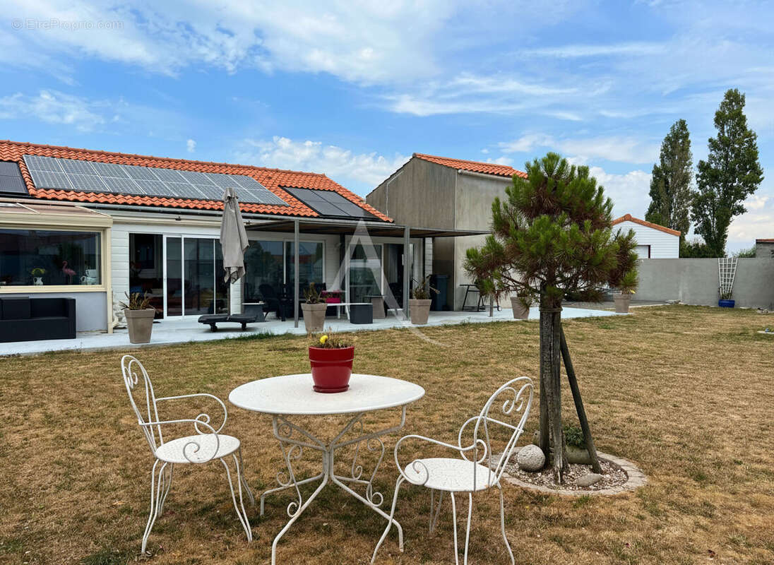 Coup de coeur à deux pas du Port du Bec. - photo 14