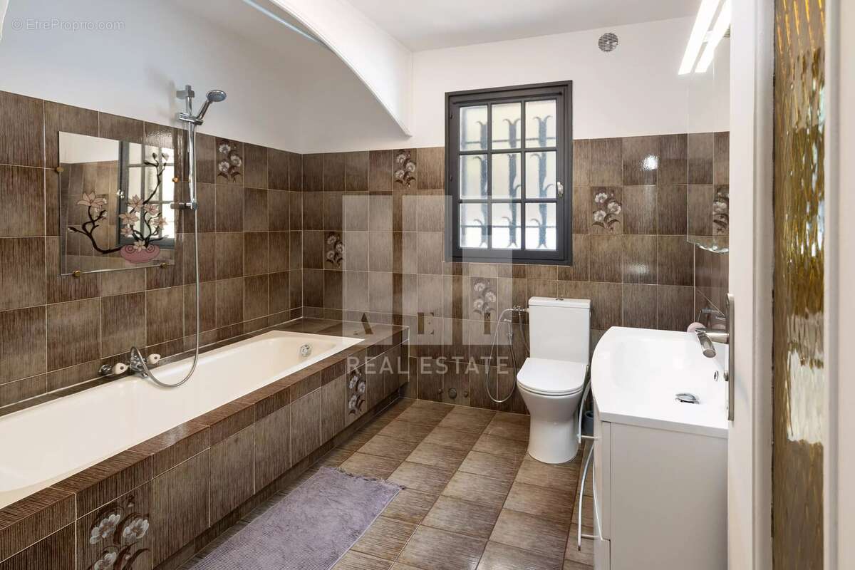 Baisse de prix - mougins - villa 4 ch avec piscine et magnifique terrain plat - photo 11