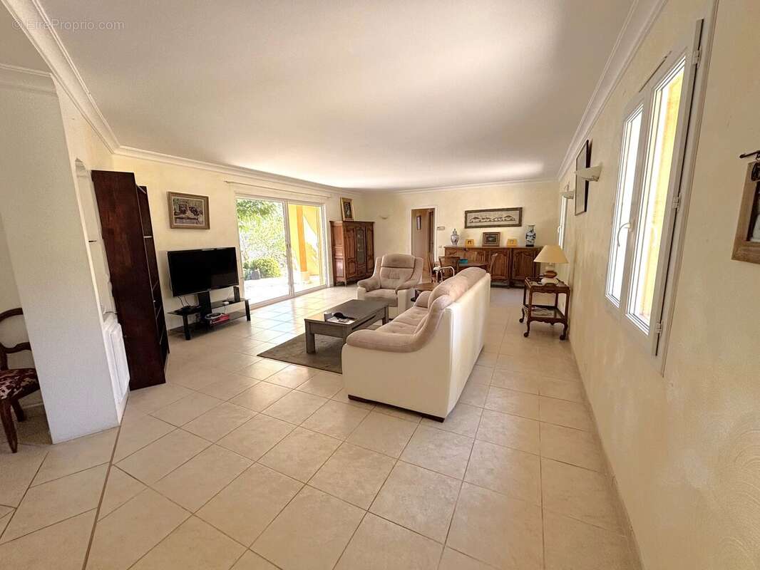 Draguignan villa plain pied t5 132 m2  3 chambres piscine garages - photo 6