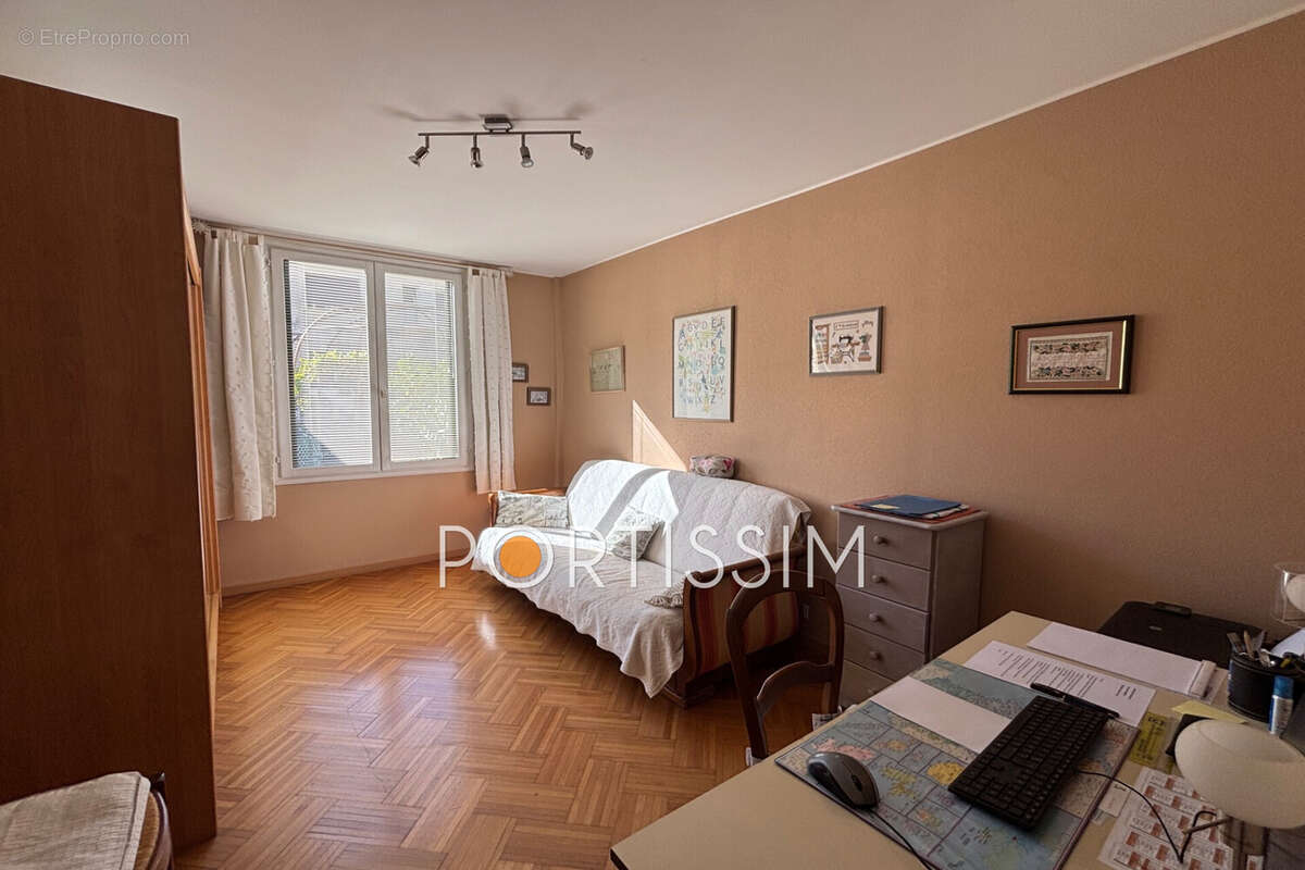 Appartement à SAINT-LAURENT-DU-VAR