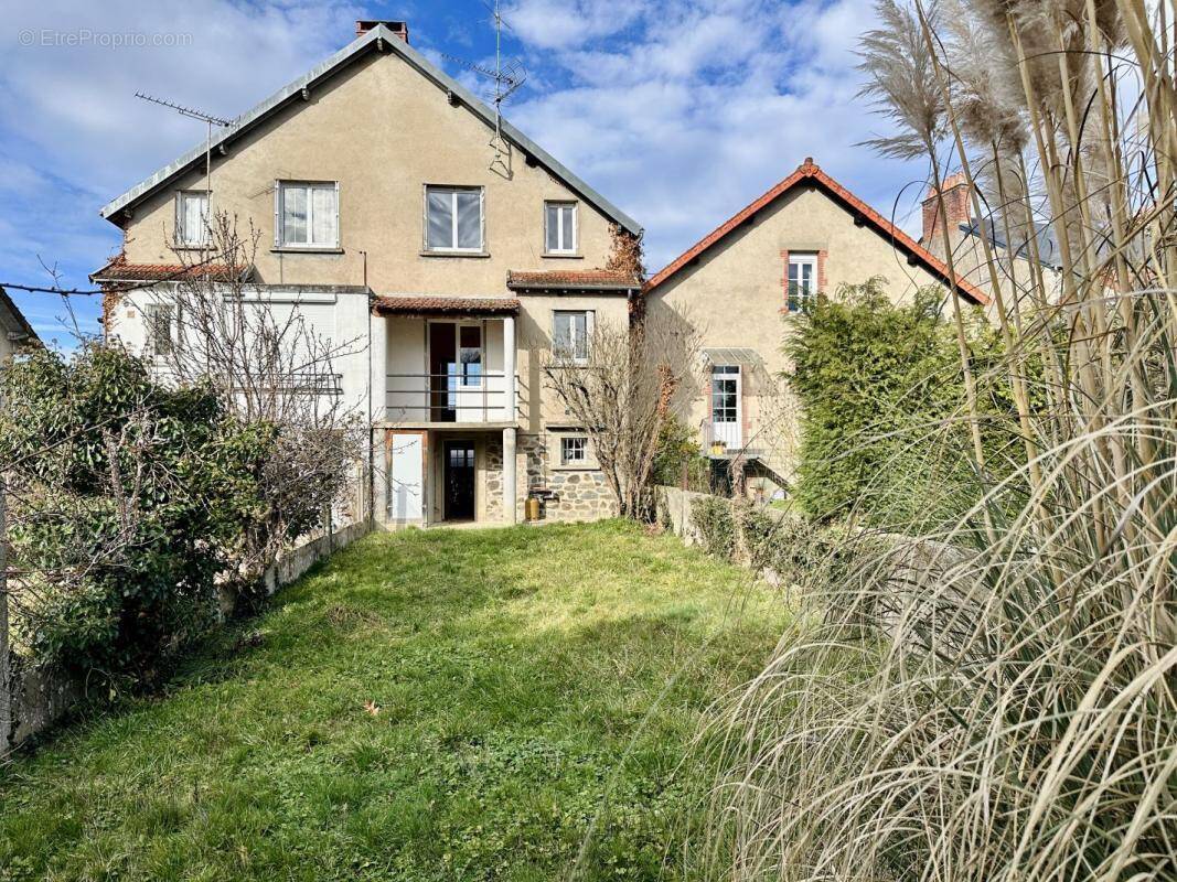 Maison à BOUSSAC