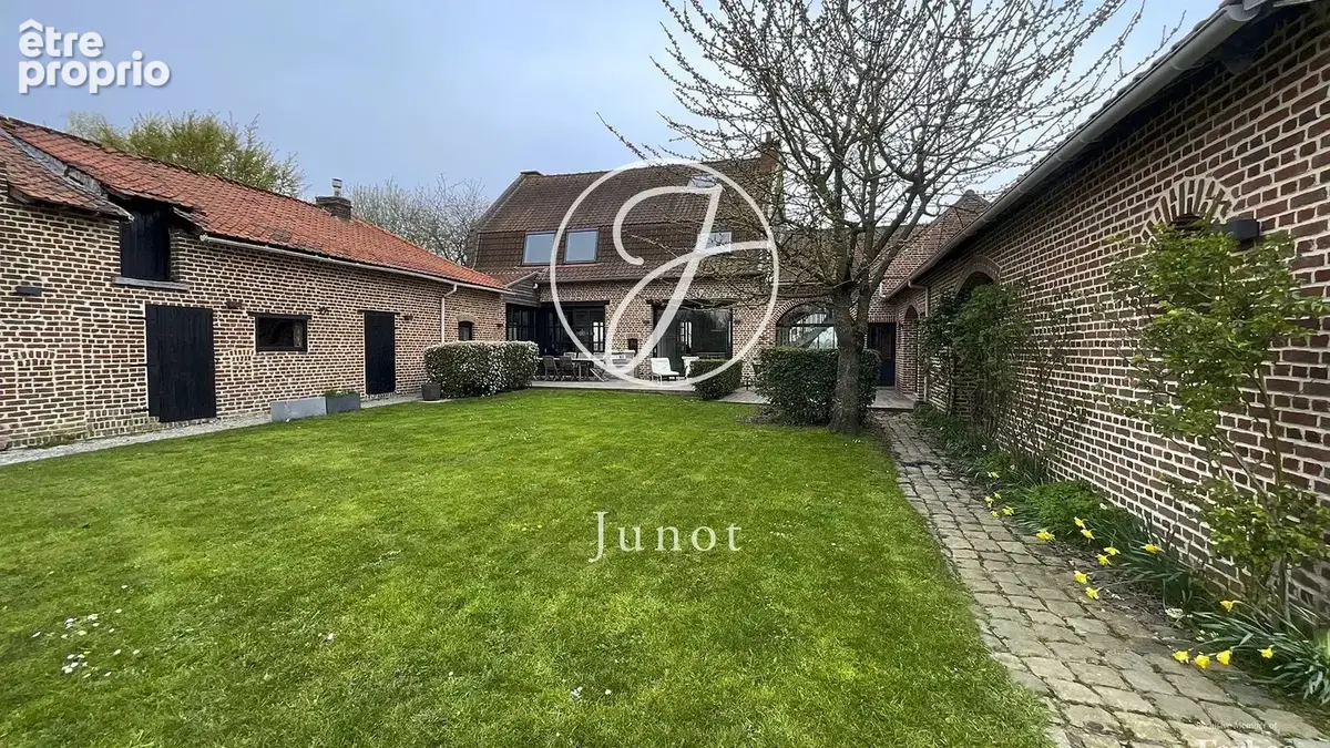 Quesnoy-sur-Deûle - CAMPAGNE - Maison à vendre - 8 pièces - 310m² - 5 chambres - Jardin - Garages - Dépendances - Parkings. - photo 2