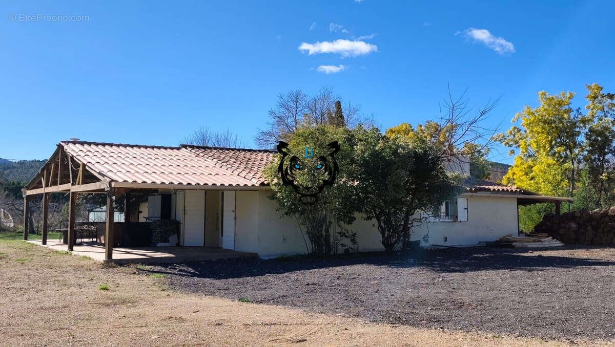 Maison à ROQUEBRUNE-SUR-ARGENS