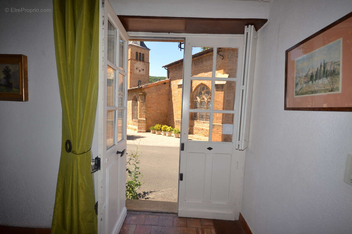 Maison à MONTMELAS-SAINT-SORLIN