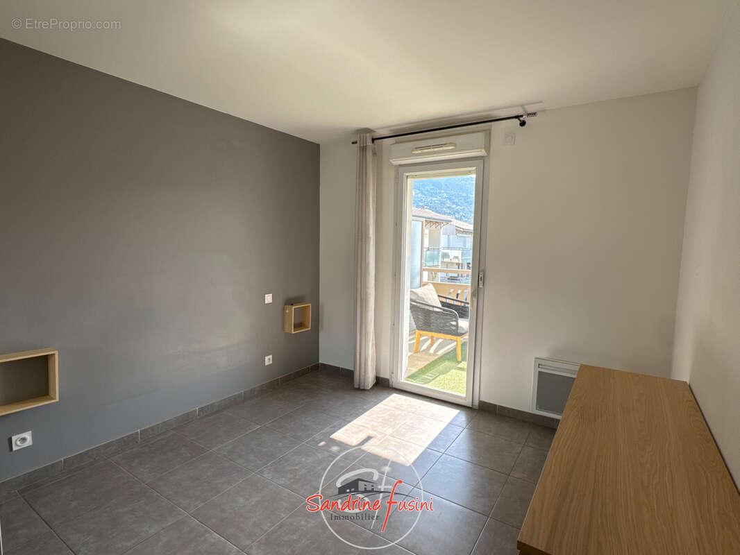 Appartement à CARROS