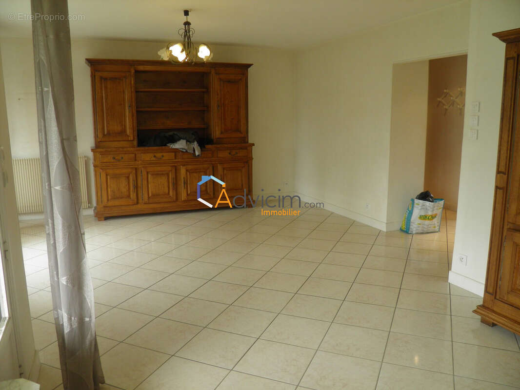 Appartement à LA CHAPELLE-SAINT-MESMIN