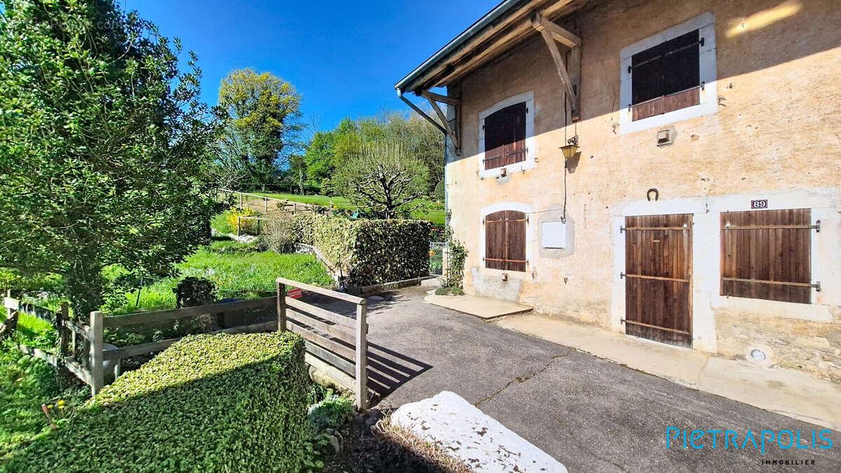 Maison à PERON