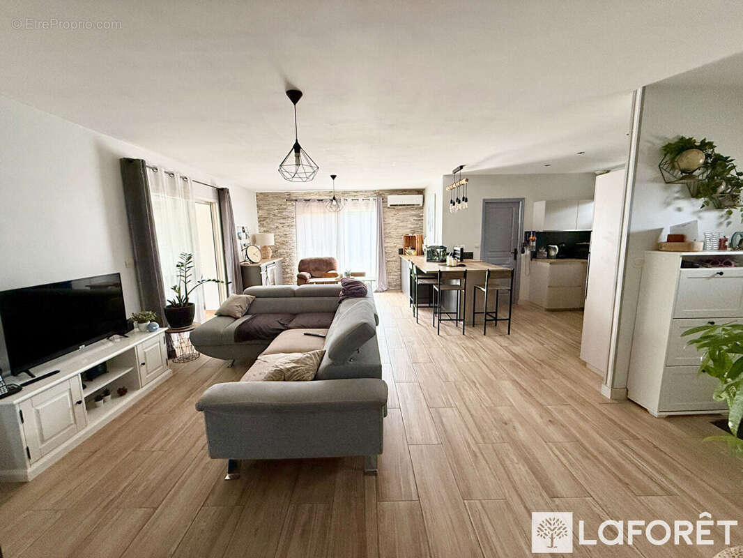 Maison familiale entièrement rénovée avec piscine - photo 3