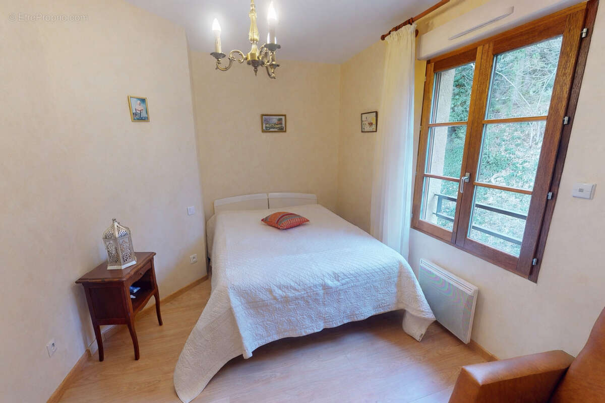 Appartement à SAINT-BONNET-LE-CHATEAU