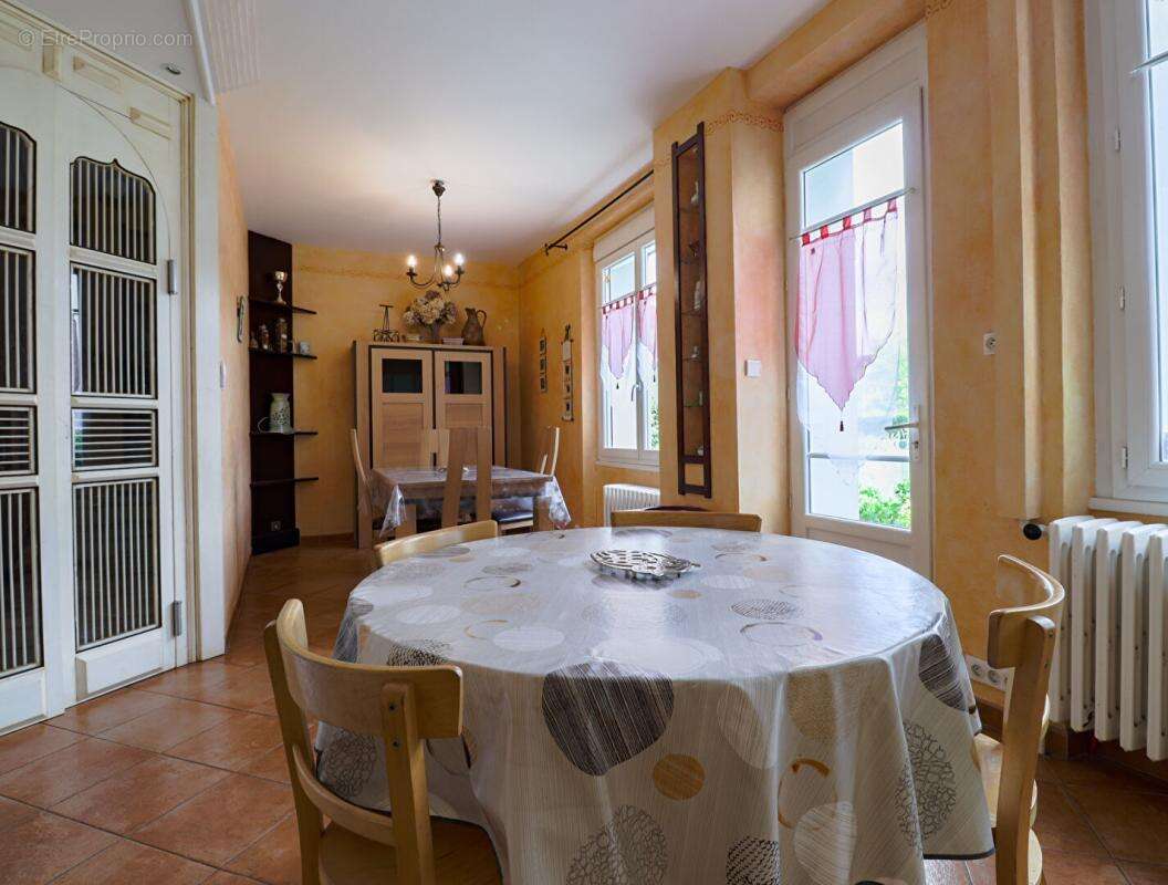 Maison de village rénovée avec jardin et fort potentiel locatif au coeur de Lacaune - photo 5