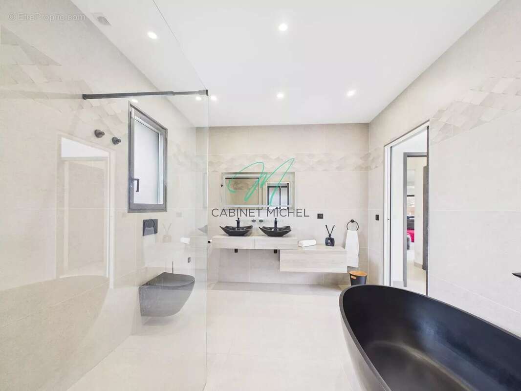 Maison à ROQUEFORT-LES-PINS