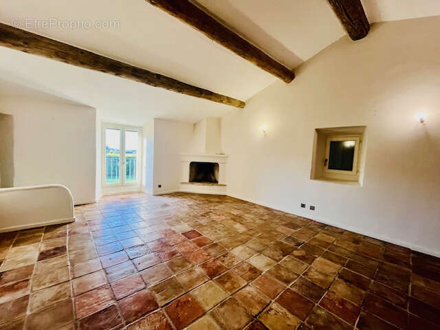 Maison à MENERBES