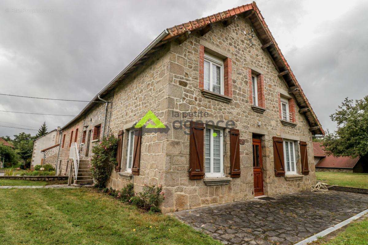 Maison à FLAYAT