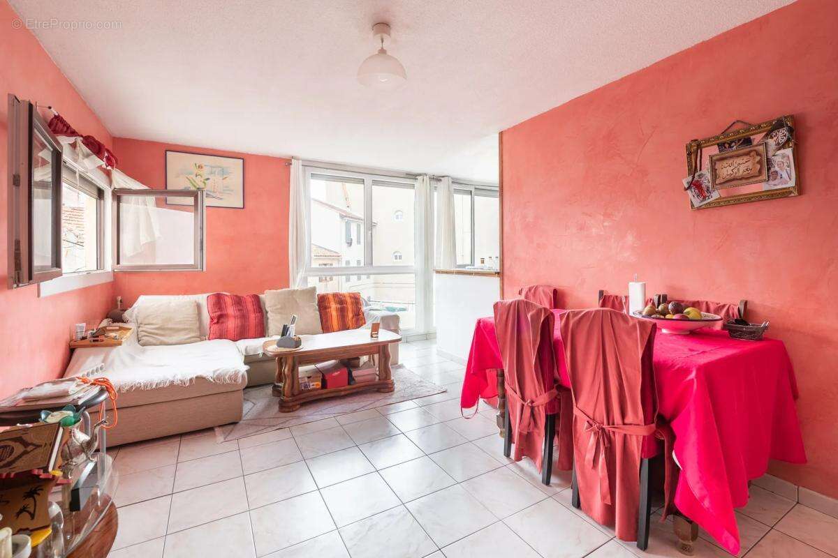 Appartement à MARSEILLE-3E