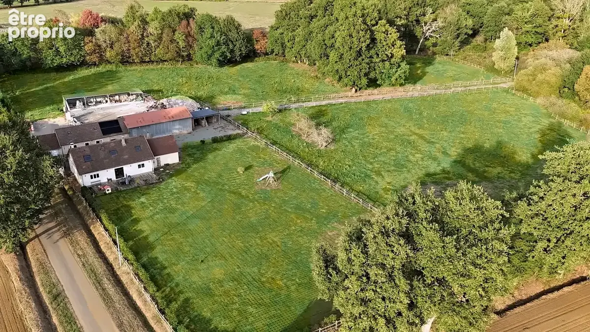 Propriété avec maison d'habitation d'environ 172 m2 et dépendances sur 4.39 HA - photo 1