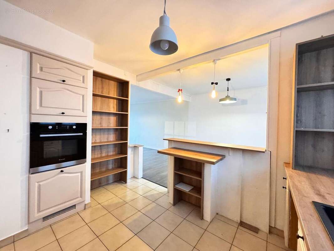   - Appartement à VILLEURBANNE