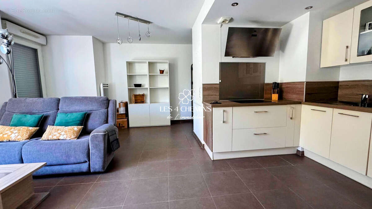Appartement à CHATEAUNEUF-LE-ROUGE