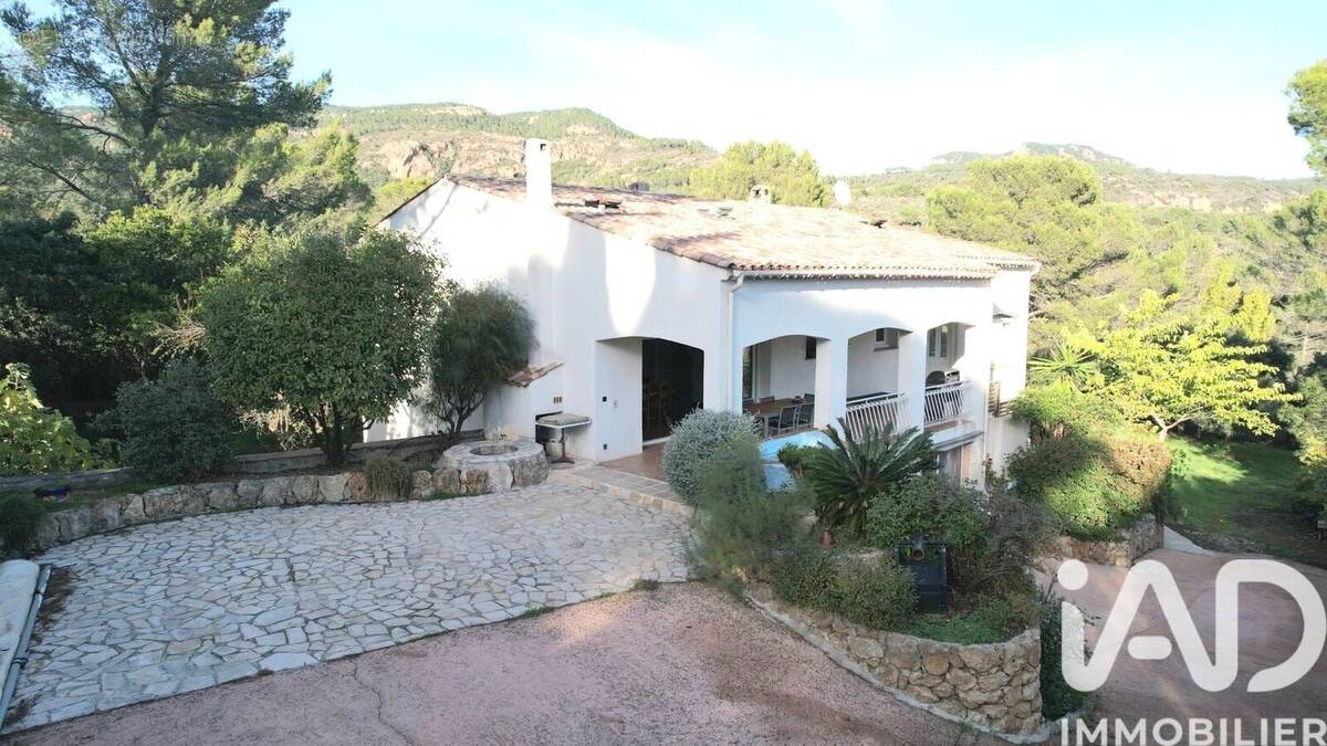Photo 1 - Maison à ROQUEBRUNE-SUR-ARGENS