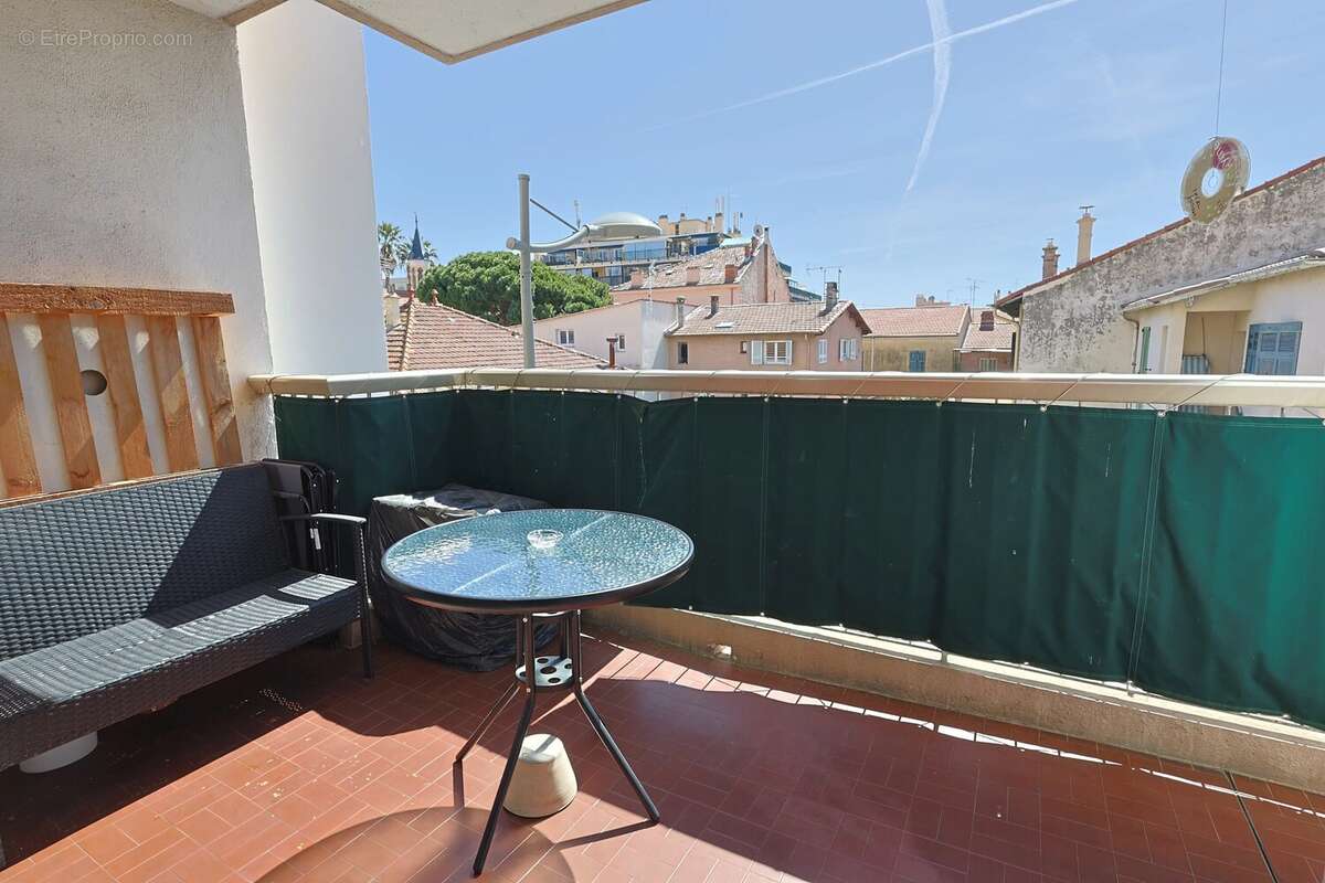 Appartement à VALLAURIS