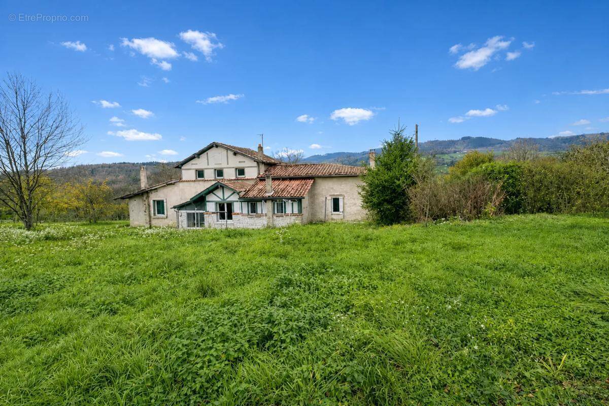 Maison à VOLLORE-VILLE