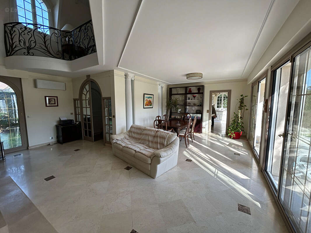 Maison à L'HAY-LES-ROSES