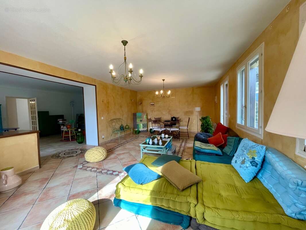 SAINT-SATURNIN-LÈS-APT – Propriété d’exception au cœur du Luberon, piscine et tennis privé Terrain de 5800 m² - photo 3