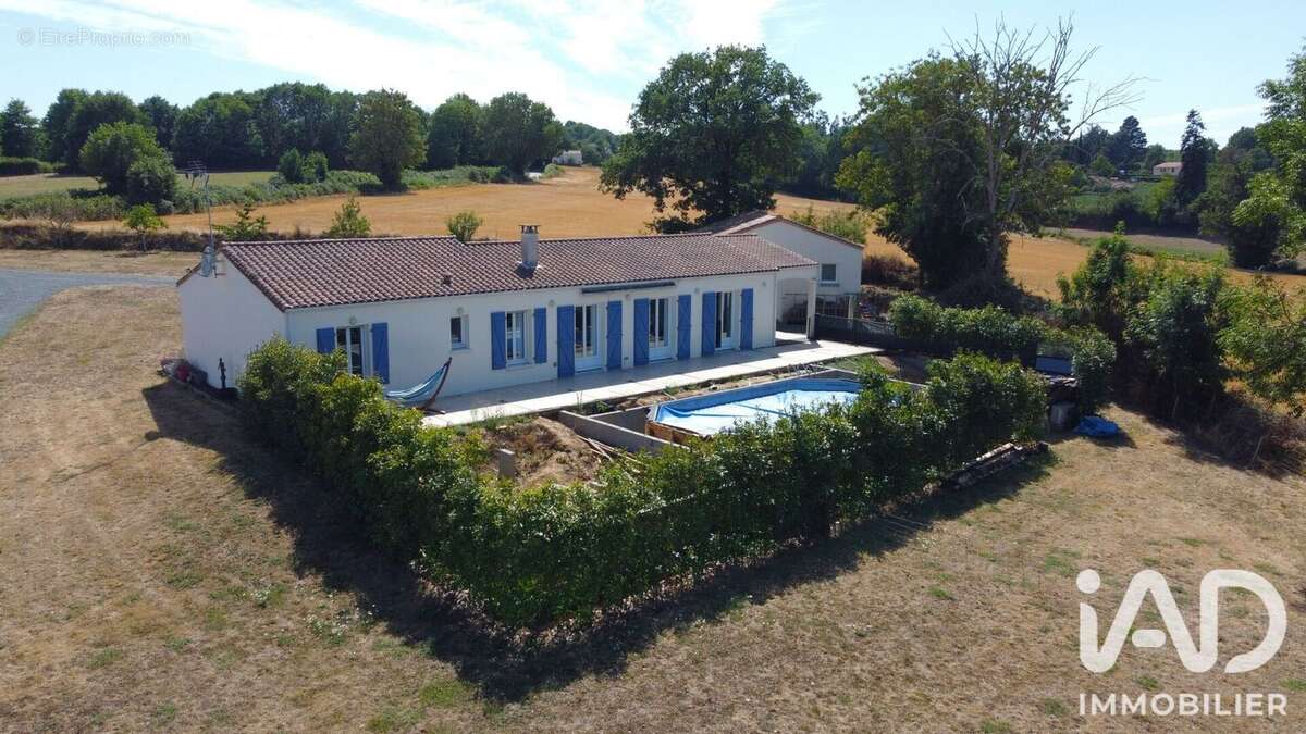 Maison 123 m² à La Caillere-Saint-Hilaire  - photo 2