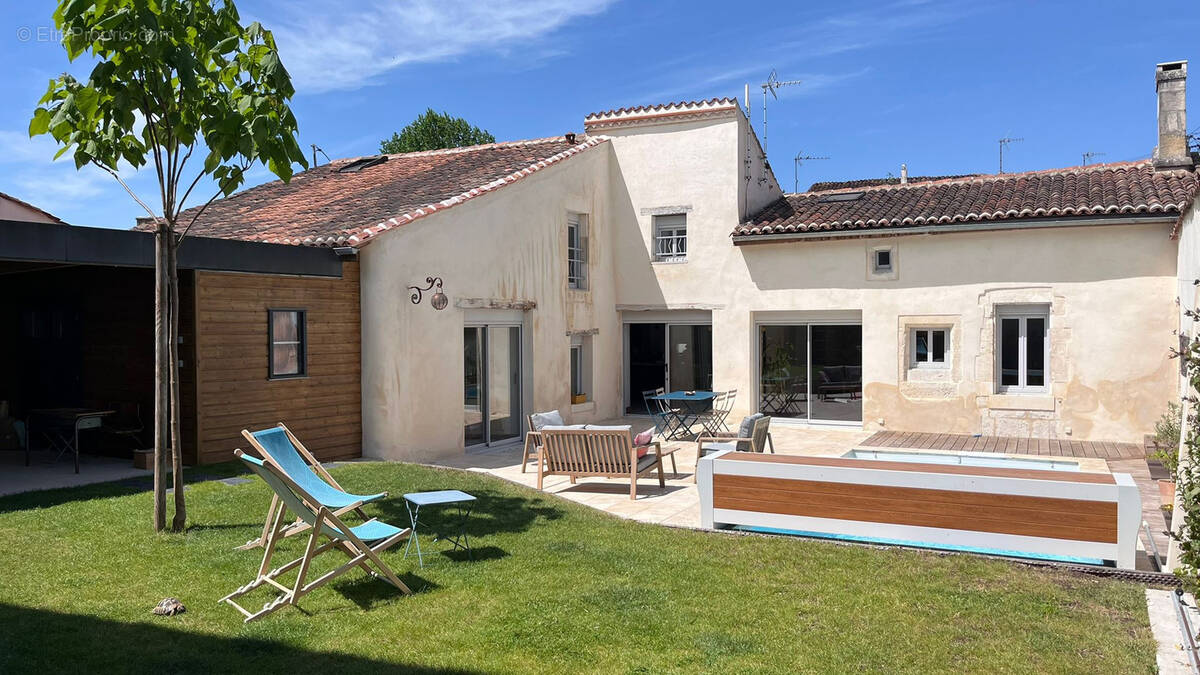 Maison à COGNAC
