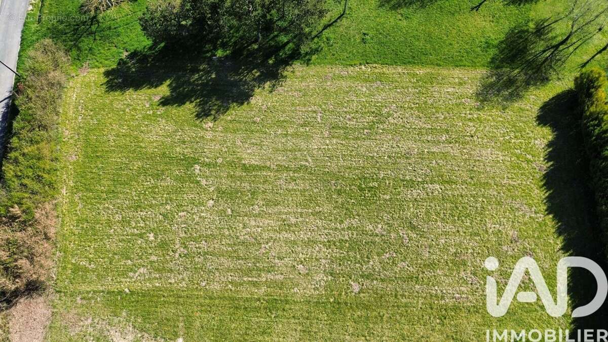 Terrain 2741 m² à Genac  - photo 4