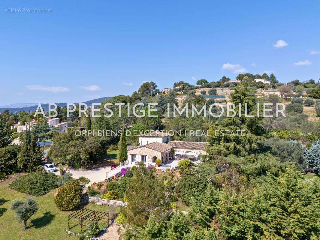 Propriété de charme - calme absolu - domaine rénové - piscine d'exception - idéal grande famille ou projets de chambres d'hôtes  - photo 4