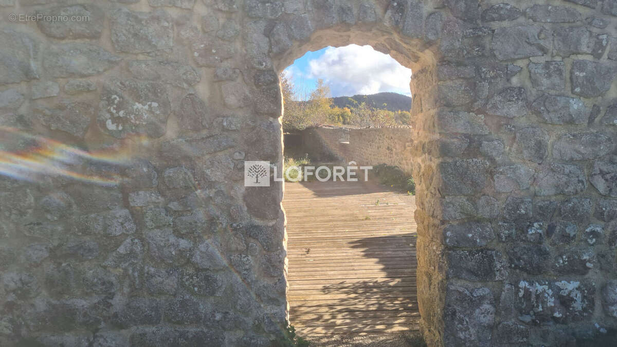 Appartement à SAINT-GENEST-MALIFAUX