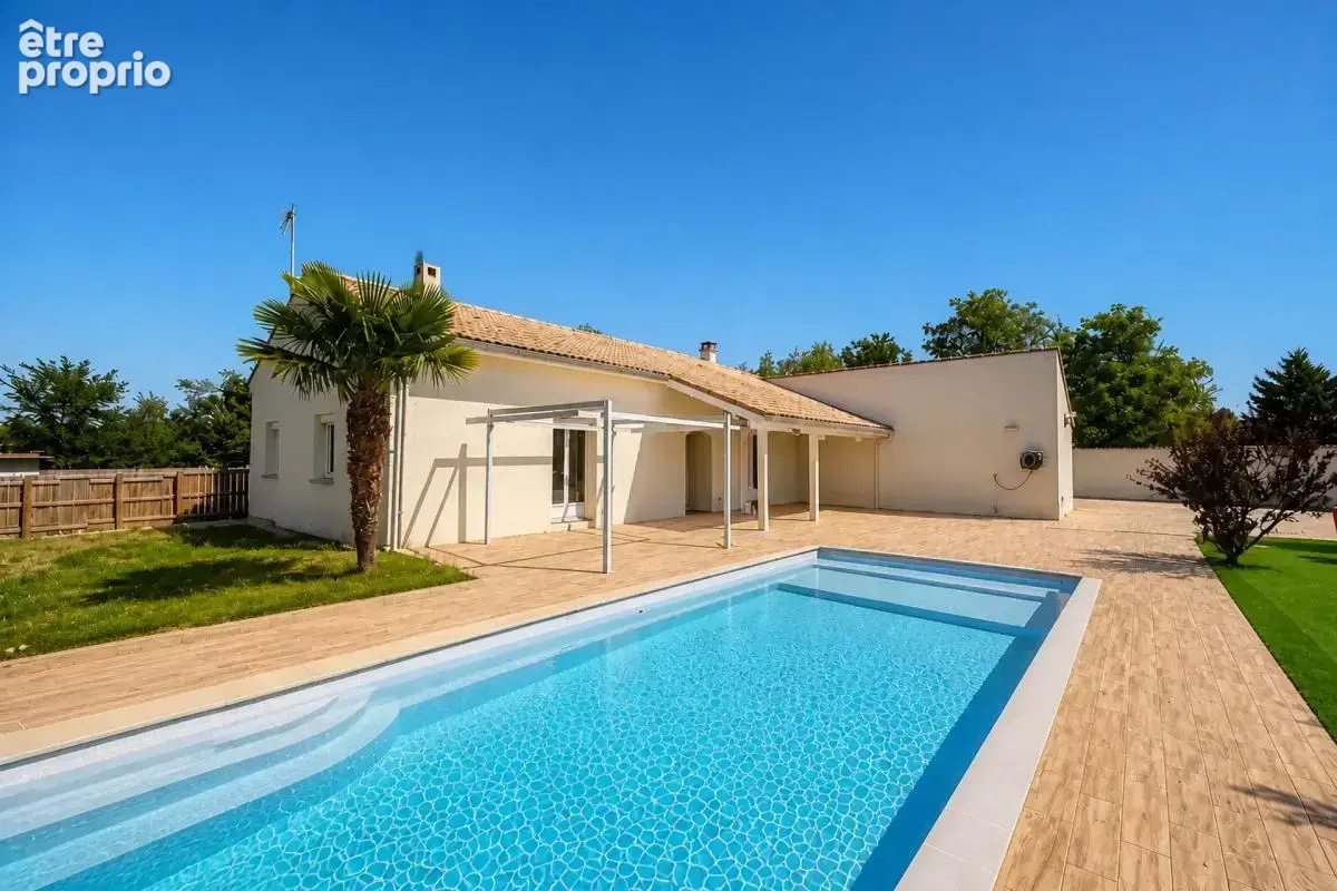 Maison de 6 pièces de 130 m² à Lapeyrouse-Mornay - photo 2
