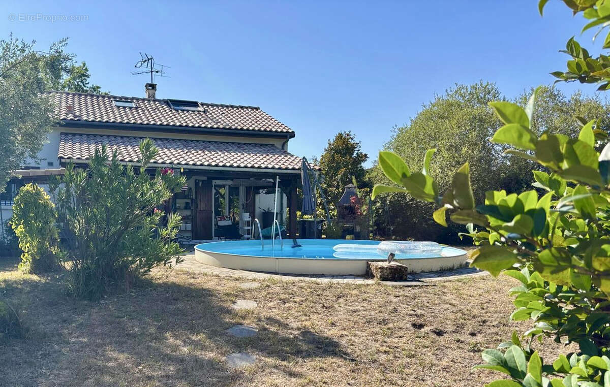 St JEAN D'ILLAC - Maison de charme 124m2 avec grand jardin arboré, piscine et garage - photo 9