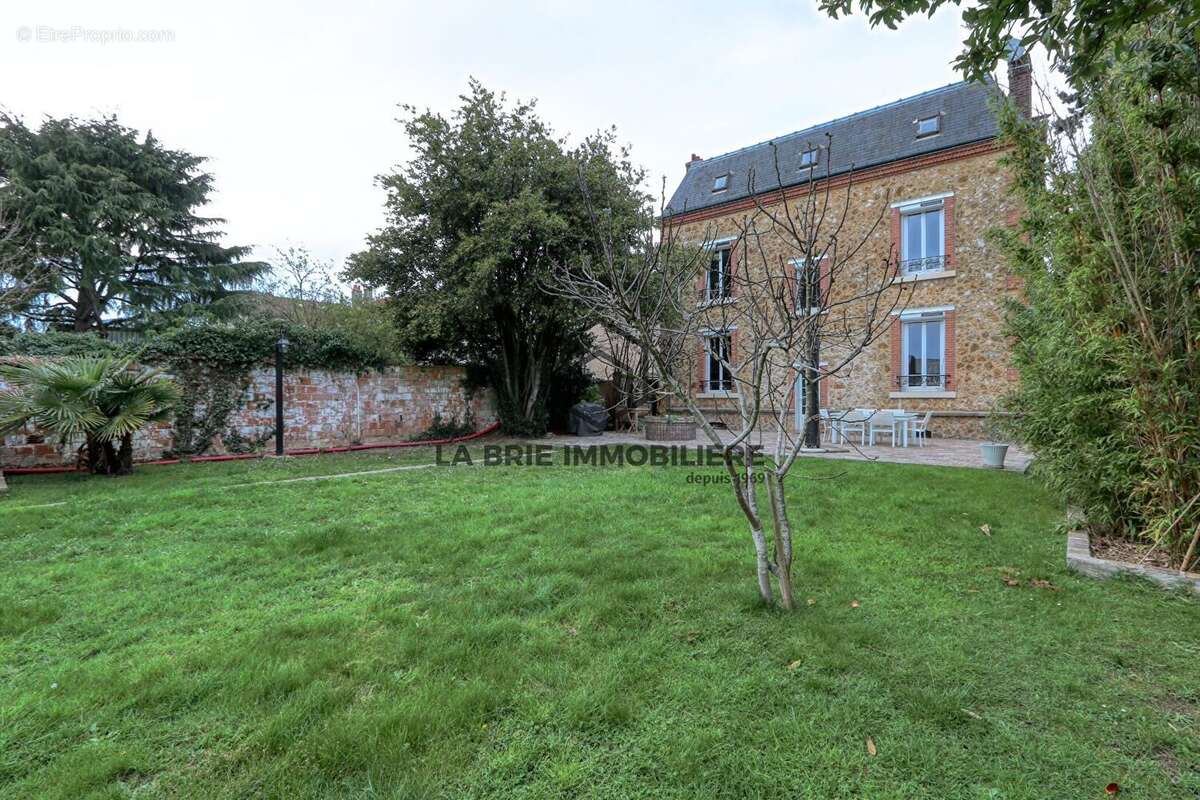 Maison 235 m² à Villecresnes  - photo 5