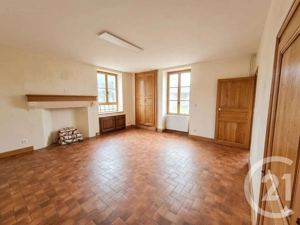 Maison à CORVOL-D'EMBERNARD