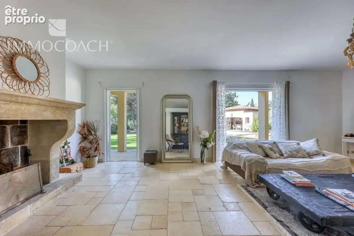 Villa néo provençale avec piscine, boulodrome, garage - photo 6