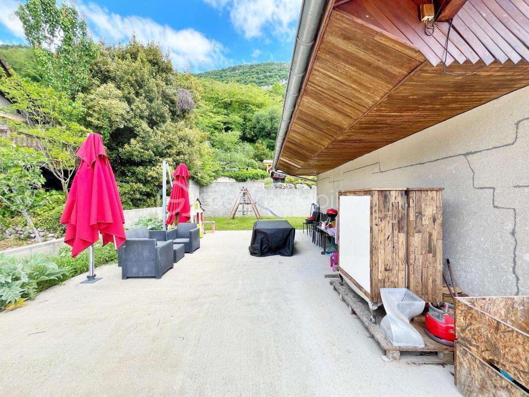 Maison familiale de 174 m² avec vue et environnement privilégié - photo 19