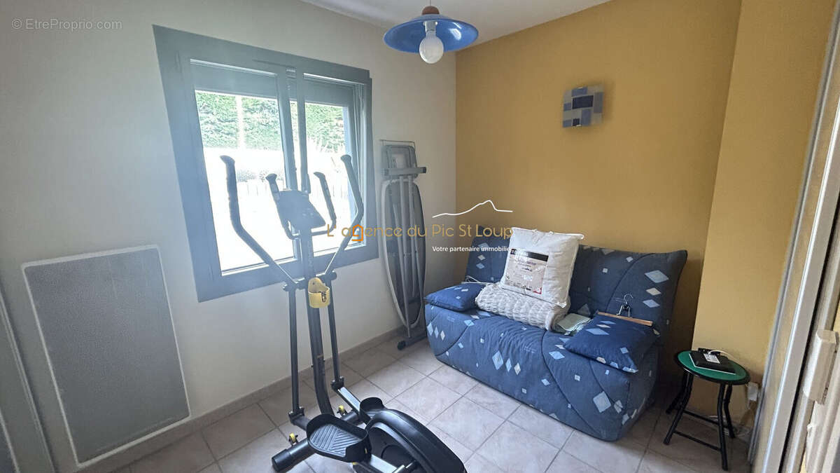 Maison à SAINT-CLEMENT-DE-RIVIERE