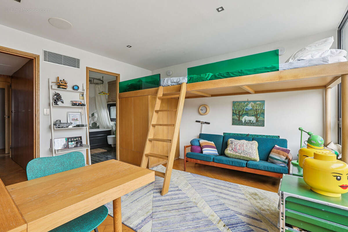 Appartement à PARIS-14E