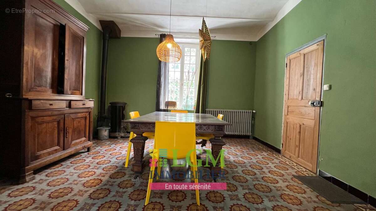 Maison à SAINT-JULIEN-LES-ROSIERS