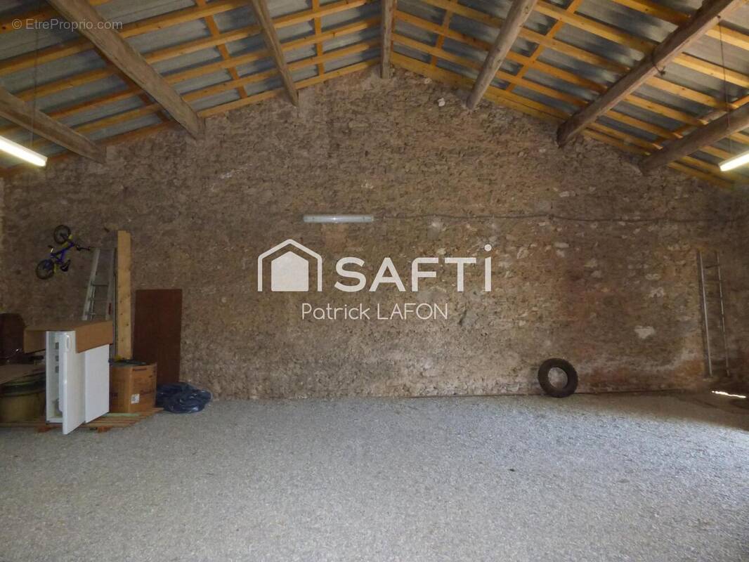 Photo 1 - Parking à SAINT-ANDRE-DE-SANGONIS