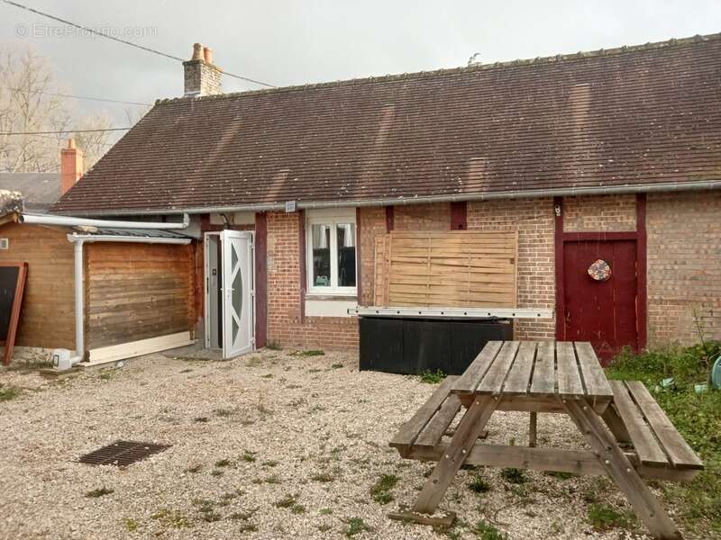 Maison à NEUVY-SUR-BARANGEON